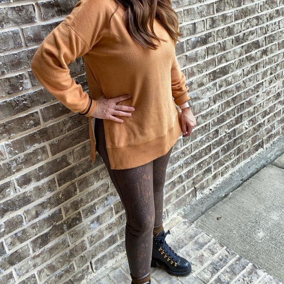 SPANX® Snake Print Faux Leather Leggings
BROWN SNAKESKIN, Size L - Picture 7 of 8